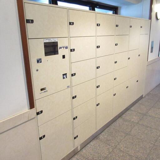 宅配ロッカー 不在時に配達された荷物を預かり、いつでも荷物が取り出せます