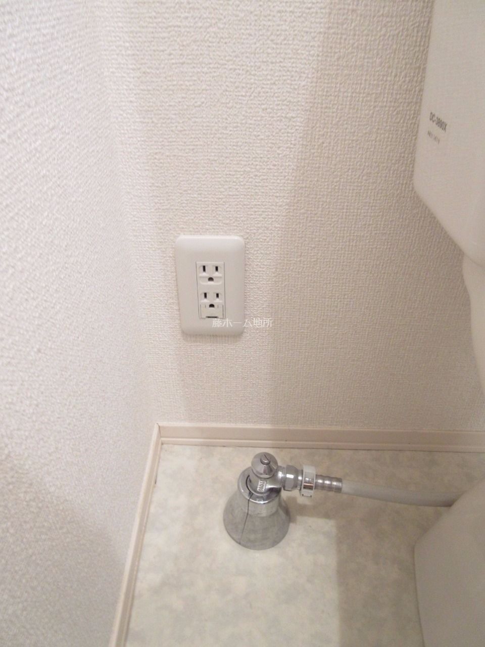 トイレ コンセントがあるのでウォシュレットが取り付けられます