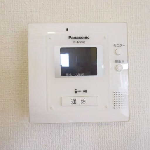 TVモニター付きインターホン 住戸内から音声と映像により来訪者を確認できます