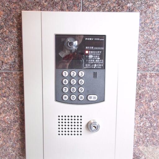 オートロックシステム エントランスはオートロックシステムを採用