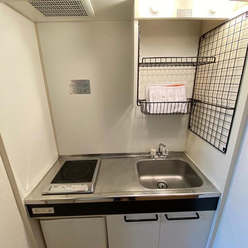 キッチン IHコンロを採用 ミニ冷蔵庫付です お持ちの冷蔵庫はお部屋でご使用ください