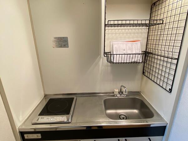 キッチン IHコンロを採用 ミニ冷蔵庫付です お持ちの冷蔵庫はお部屋でご使用ください