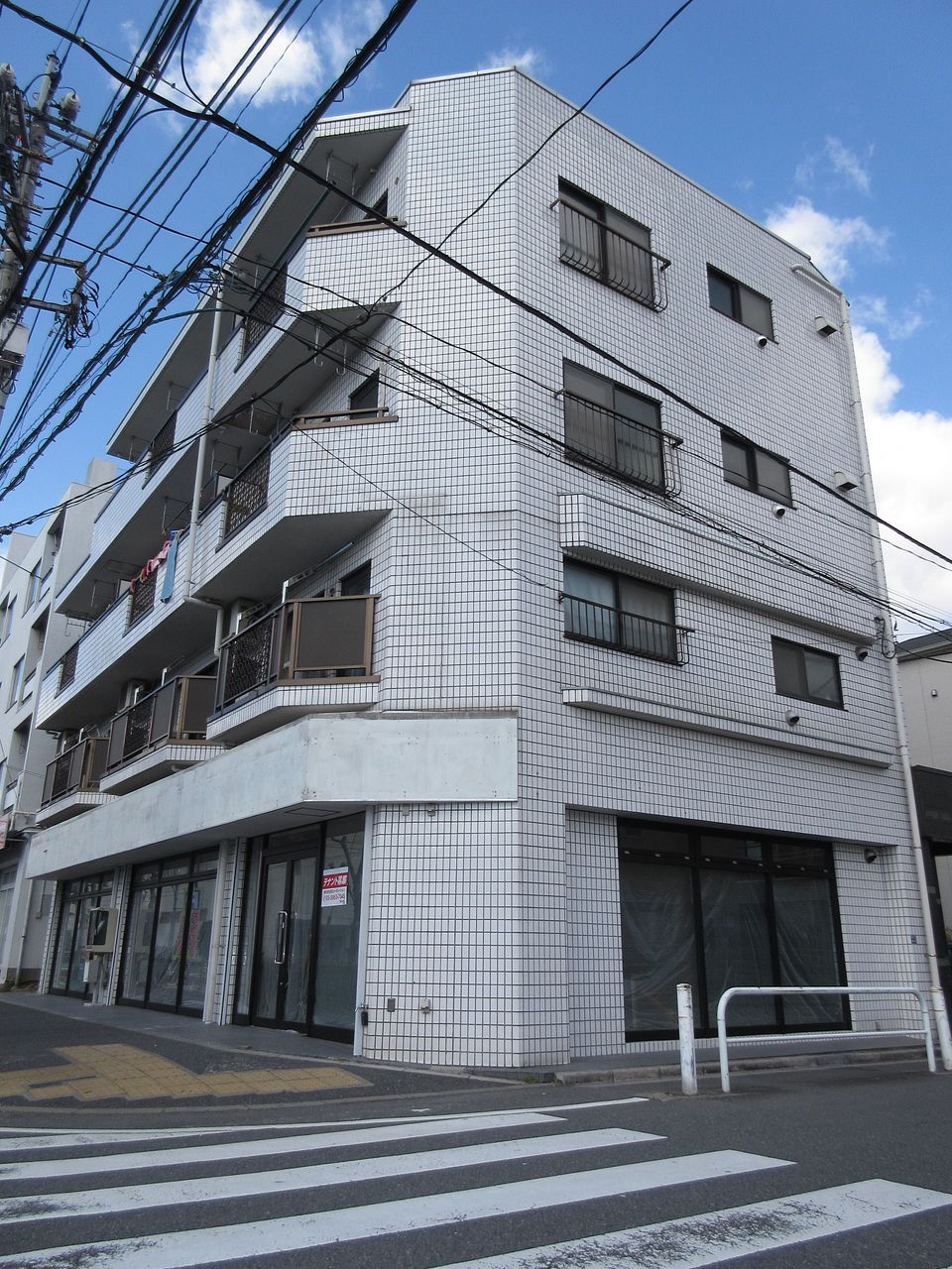 みなさまこんにちは。板橋区高島平の賃貸マンション【春日ビル　301号室】を藤ホーム地所株式会社の遠藤がご紹介いたします。