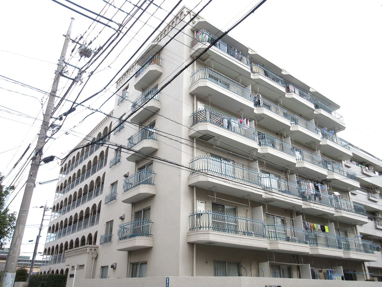 みなさまこんにちは。板橋区高島平の分譲賃貸アパート【集成第二マンション　302号室】を藤ホーム地所株式会社の遠藤がご紹介いたします。