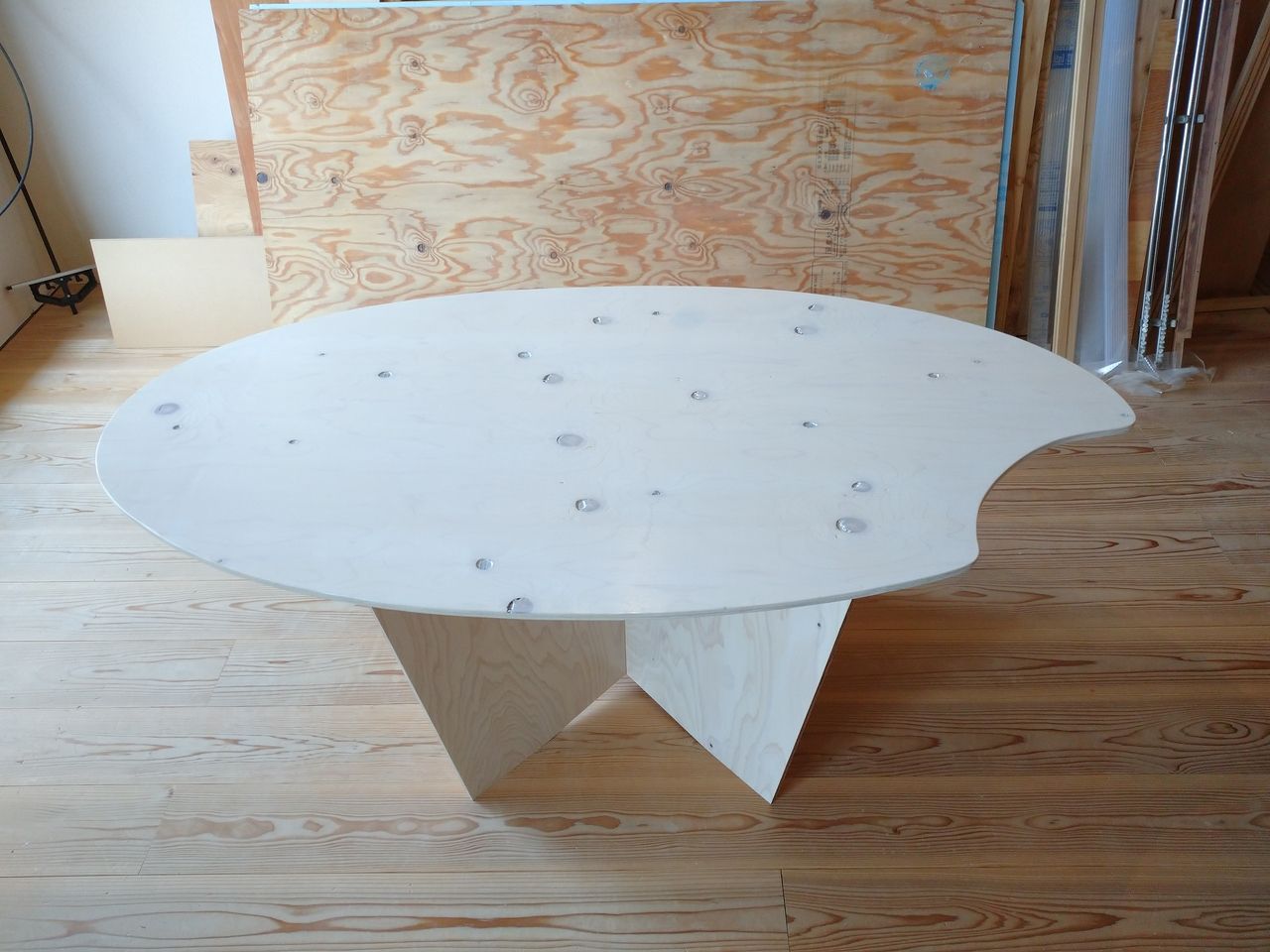 みなさまこんにちは。『ペケ台で作るテーブル！【その3】』の続きです。完成したrice table（ライステーブル）を組み立てていきます。
